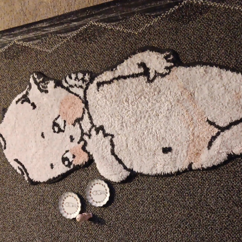 Elegant White and Pink Bath Mats for a Cozy Bathroom
